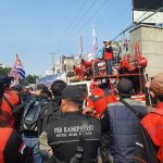 Karyawan Hotel Bumi Wiyata demo ke jalan