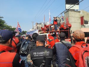 Karyawan Hotel Bumi Wiyata demo ke jalan