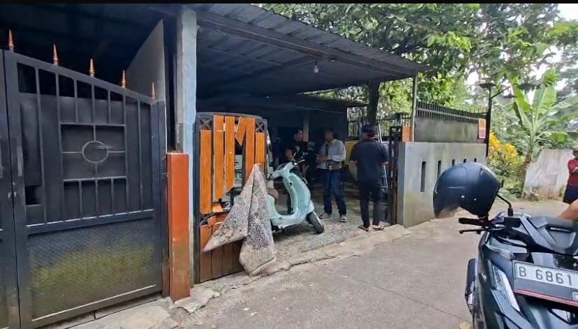 Rumah warga di Rangkapan Jaya Baru diteror tetangga