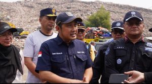 Wakil Wali Kota Depok, Chandra Rahmansyah tinjau kebakaran di TPA Cipayung