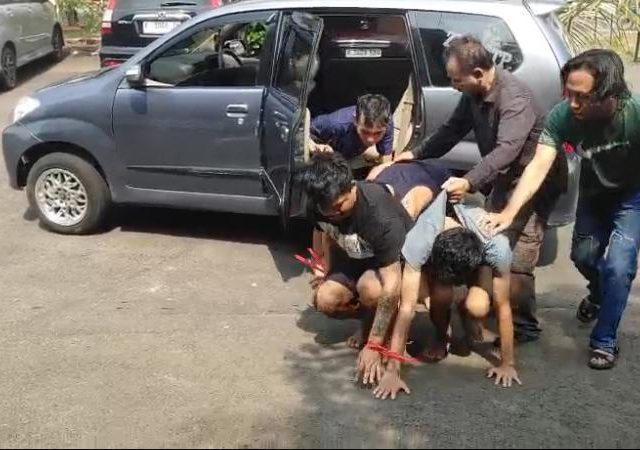 Spesialis Pencuri Truk dan Pikap di Toko Besi Dicokok, Pelaku Pakai Alat Khusus untuk Hilangkan Sinyal GPS