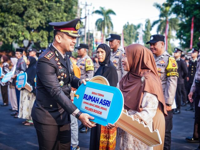 Kado Kemerdekaan ke-81 RI, Kapolres Bogor “Merdekakan” 8 Keluarga Kurang Mampu Melalui Program Rumah ASRI, Total sudah 21 Rumah Direnovasi