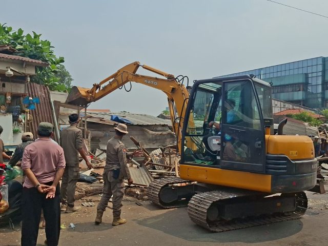 350 Bangunan Ilegal di Pasar Cisalak Ditertibkan, Petugas Minta Penjual Berdagang Dalam Bangunan
