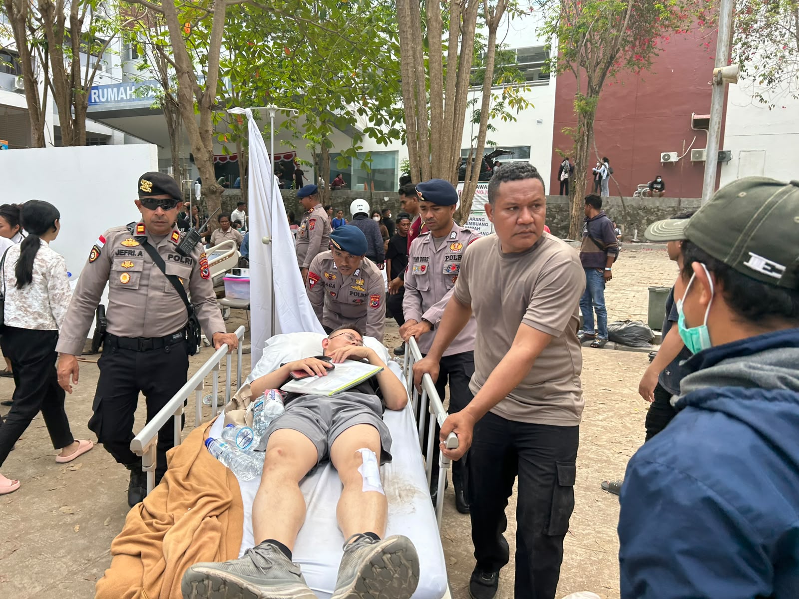 Korban gempat di NTT