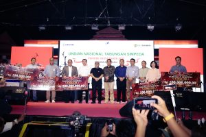 Malam puncak penarikan Undian Nasional Tabungan Simpeda 2026 di Halaman Kantor Gubernur Bengkulu