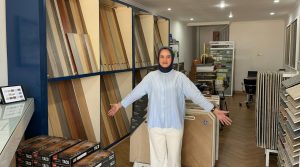 Cari toko lantai SPC dan vinyl di Depok? Ini 5 rekomendasi lengkap dengan alamat, jam buka, kontak, dan kisaran harga per meter persegi.