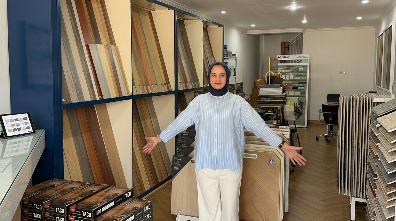 Cari toko lantai SPC dan vinyl di Depok? Ini 5 rekomendasi lengkap dengan alamat, jam buka, kontak, dan kisaran harga per meter persegi.