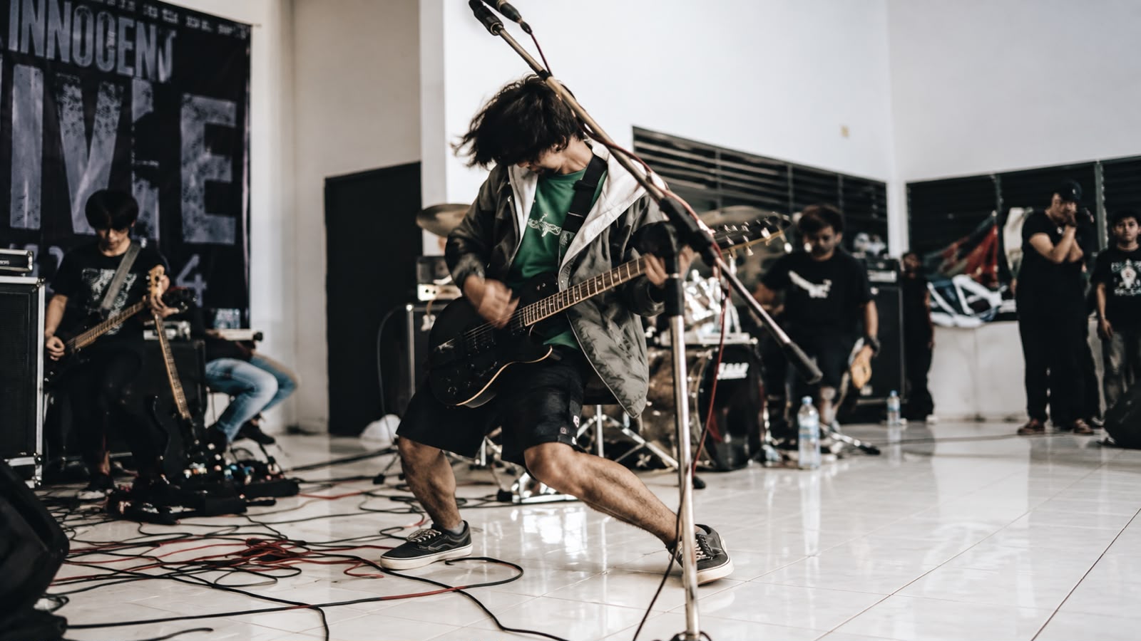 The All Innocent: Kaset Kondisi Butut, Jari Berdarah, dan 15 Lagu Grunge yang Nyaris Raib!